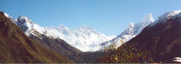 Everest,Lhotse,Ama Dablan.jpg (14309 bytes)